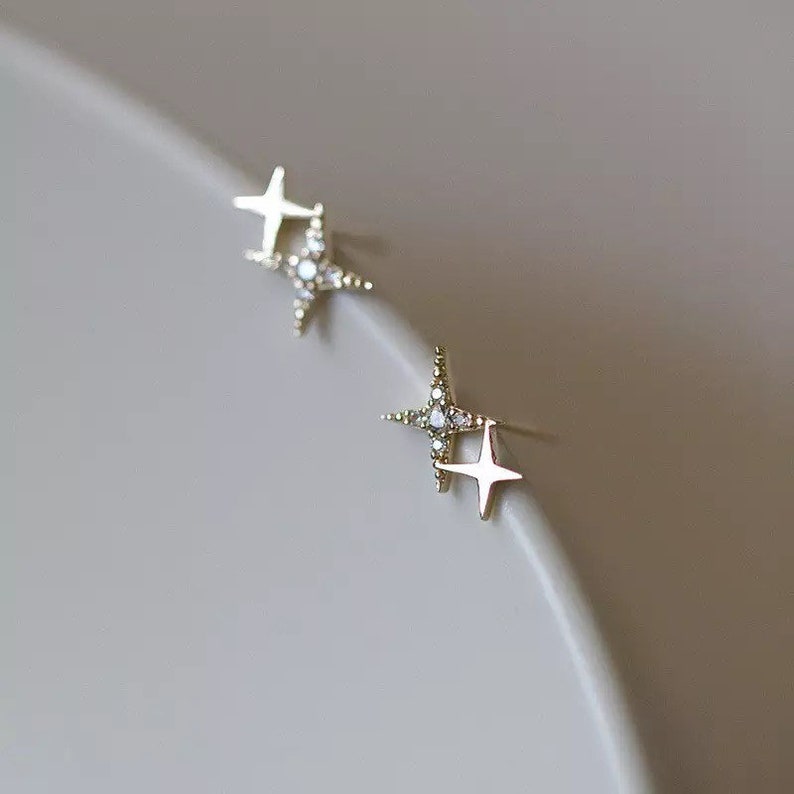 Double Golden Stars Stud Earrings, Gold Star Earrings, Dainty Gold Earrings, Gifts for her zdjęcie 8