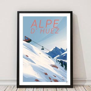 Puede incluir: Un cartel de viaje de estilo retro para la estaci&oacute;n de esqu&iacute; de Alpe d'Huez, con un telef&eacute;rico ascendiendo por una ladera de monta&ntilde;a nevada, un cielo azul y picos de monta&ntilde;a en el fondo.