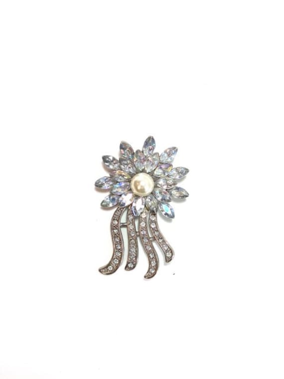 Vintage Star Pearl Flower Brooch