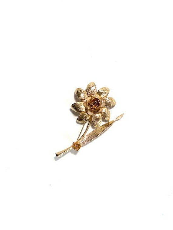 1950's Vintage Gold Flower Brooch - image 1