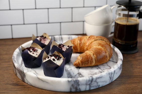 Rundes Marmortablett aus hochwertigem Marmor, Servierschale für Snacks, Snackschale, marble tray