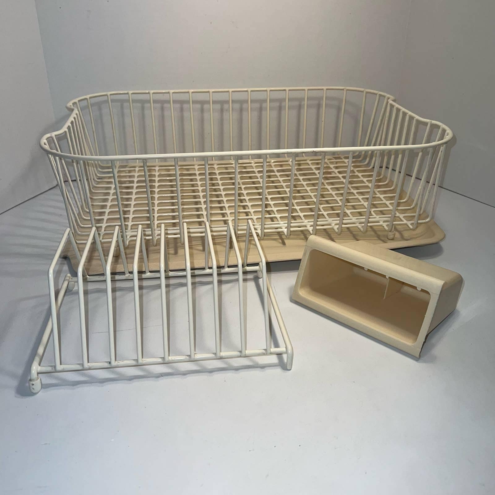 1980s Rubbermaid Dish Drainer - Large Almond Space Saver Drying Rack -  Retro Kitchen Plate Rack - Farmhouse Kitchen Plate Organizer - Gift