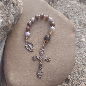 Chapelet de Marie miraculeuse d'une dizaine d'années avec tourmaline, tenner et crucifix en bronze massif