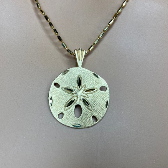 Vintage Sand Dollar 14K Gold Pendant and chain in… - image 1