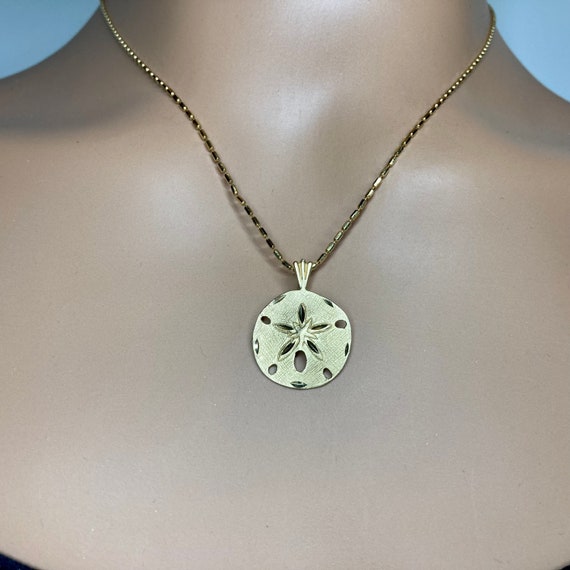 Vintage Sand Dollar 14K Gold Pendant and chain in… - image 2
