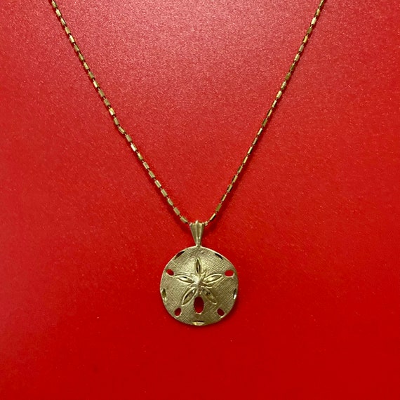 Vintage Sand Dollar 14K Gold Pendant and chain in… - image 5