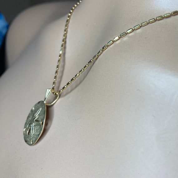 Vintage Sand Dollar 14K Gold Pendant and chain in… - image 6