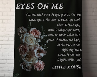 Manta "Eyes on Me", Moralmente gris, romance oscuro, obscenidad literaria, manta acogedora "Little Mouse"