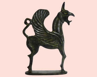 Griffin - Una criatura legendaria con la cabeza y las alas de un águila y el cuerpo de un león - Mitología griega - Bronce
