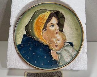Piatto Fontana Festa della Mamma 1973, 8,5" (21,5 cm), Piatto da collezione Madre e Bambino, Italia