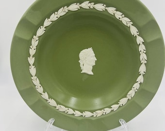 Plato de bandeja vintage con perfil lateral Julio César de Jasperware verde de Wedgwood