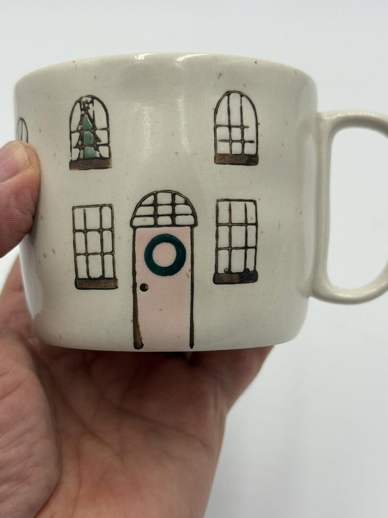 Anthropologie Cozy Home Red Village Rooftop Lid Christmas Coffee Tea Mug Rare image 11