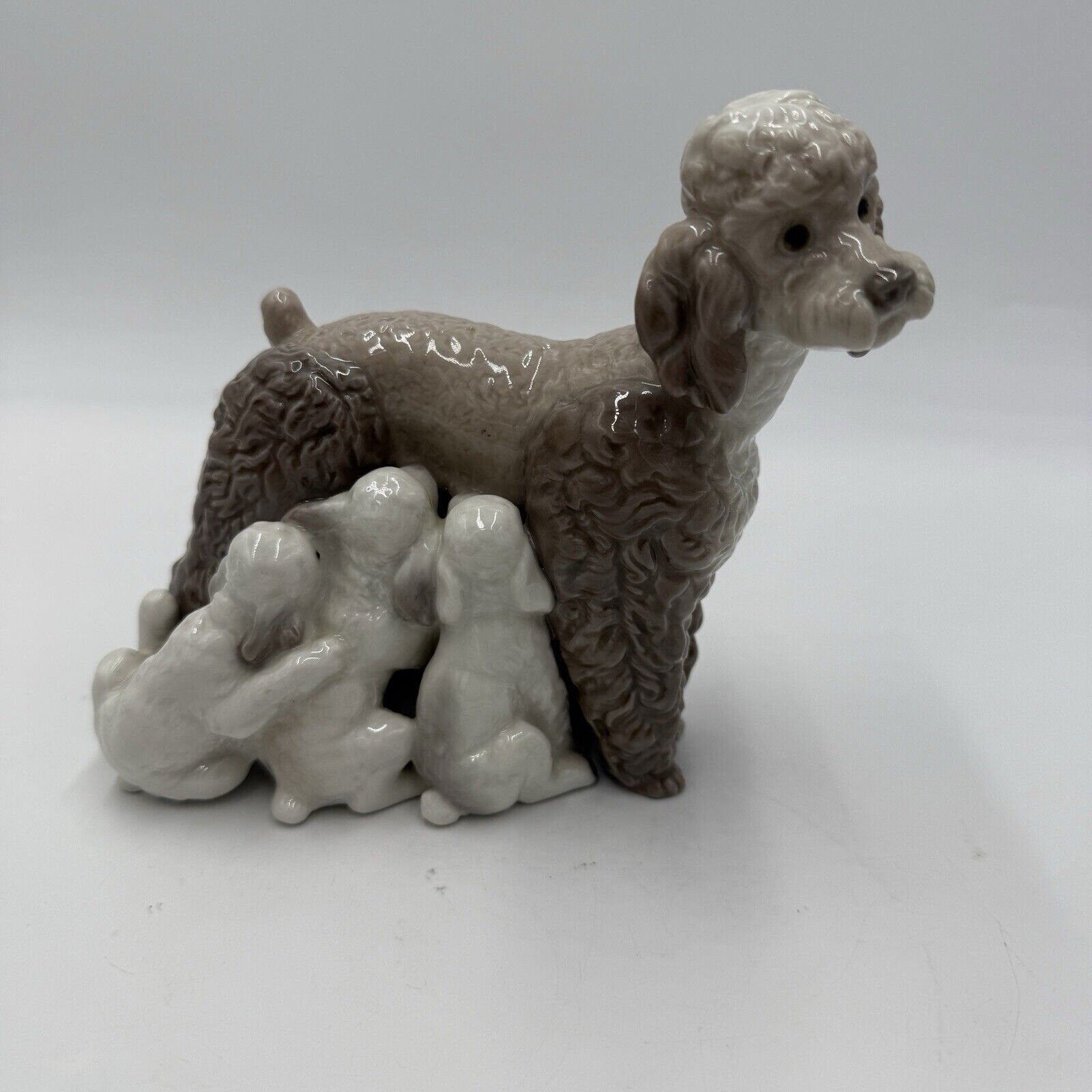 Lladro Spain Porcelain Figurine 1257 Poodle With 5 Nursing Puppies