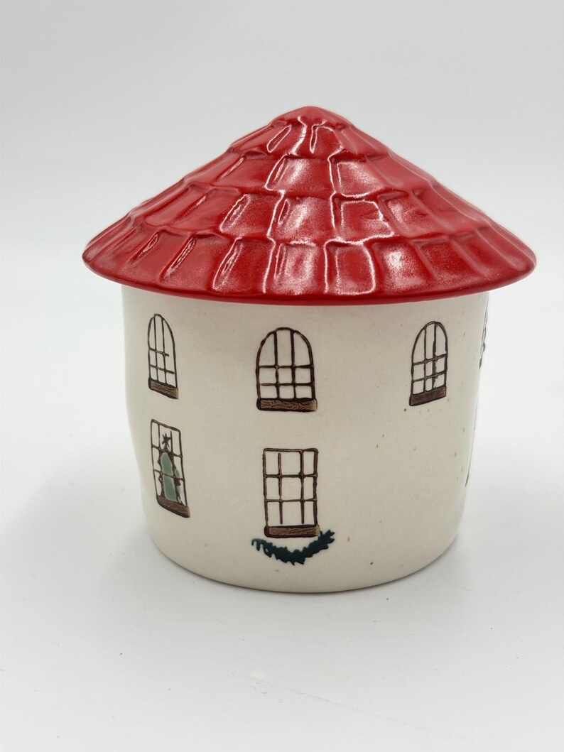 Anthropologie Cozy Home Red Village Rooftop Lid Christmas Coffee Tea Mug Rare image 3