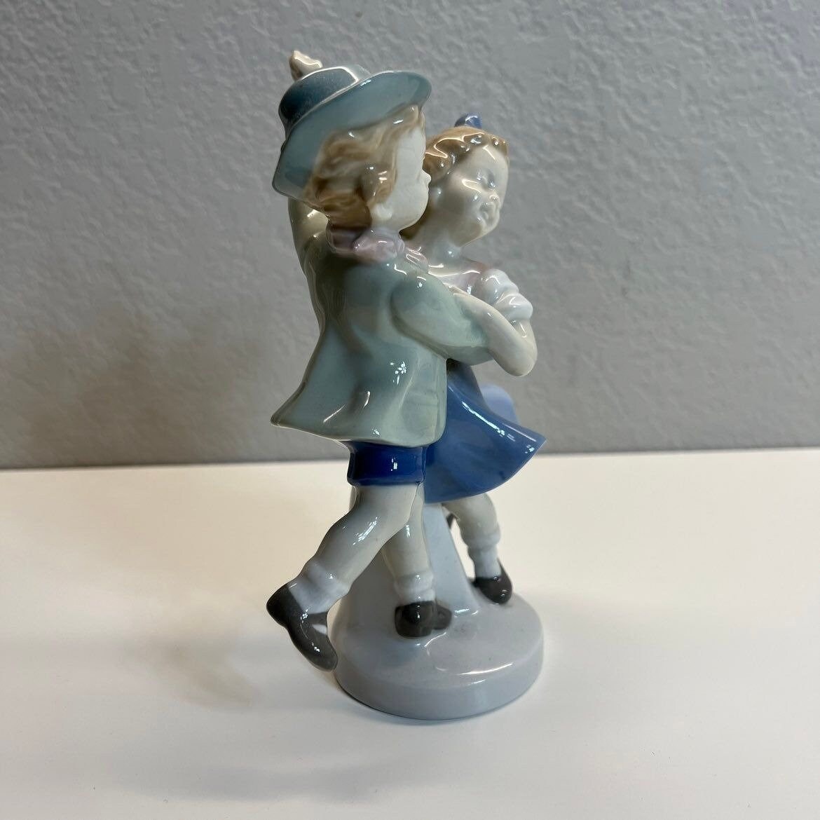 アンティーク　carl scheidig シャイディグ　ポーセリン Antique Carl Scheidig White Porcelain Dogs Made in Germany