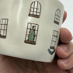 Anthropologie Cozy Home Red Village Rooftop Lid Christmas Coffee Tea Mug Rare image 13