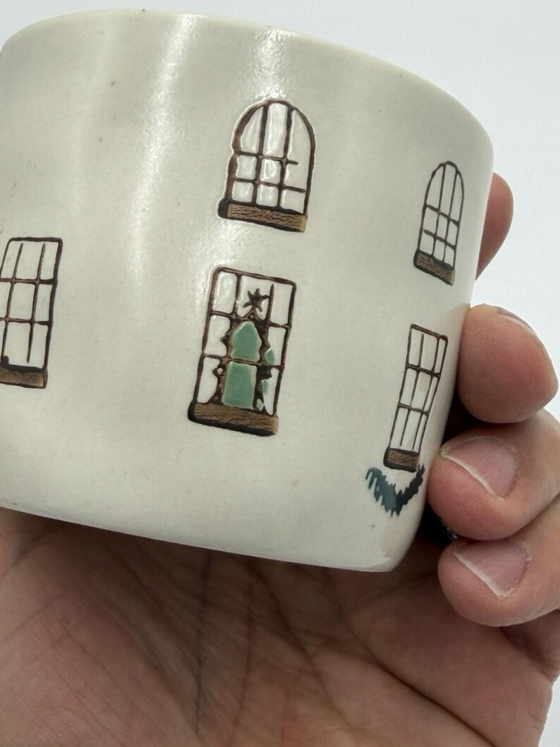Anthropologie Cozy Home Red Village Rooftop Lid Christmas Coffee Tea Mug Rare image 13