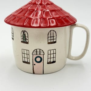 Anthropologie Cozy Home Red Village Rooftop Lid Christmas Coffee Tea Mug Rare image 1