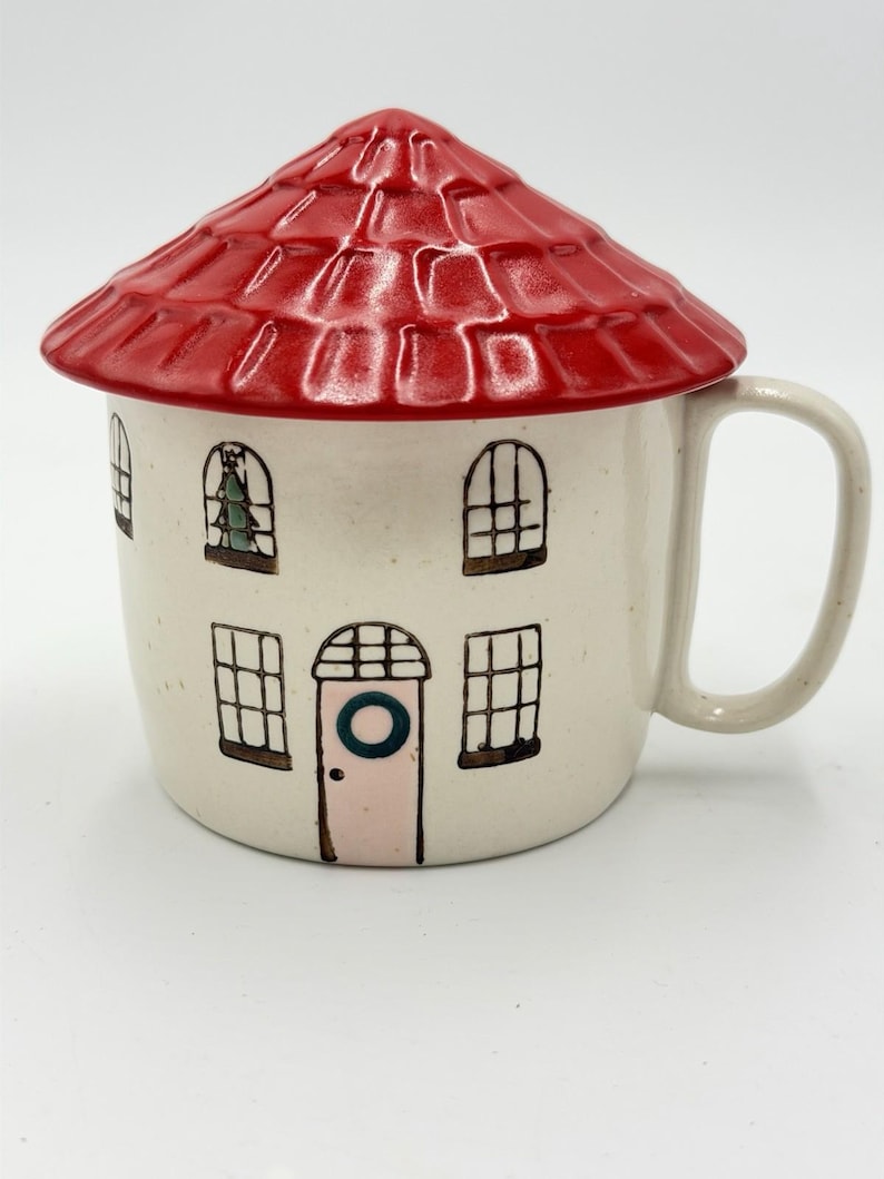 Anthropologie Cozy Home Red Village Rooftop Lid Christmas Coffee Tea Mug Rare image 1