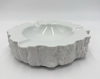 Cenicero blanco de porcelana Bareuther Waldsassen Bavaria, Alemania, vintage, 2"x6", raro.