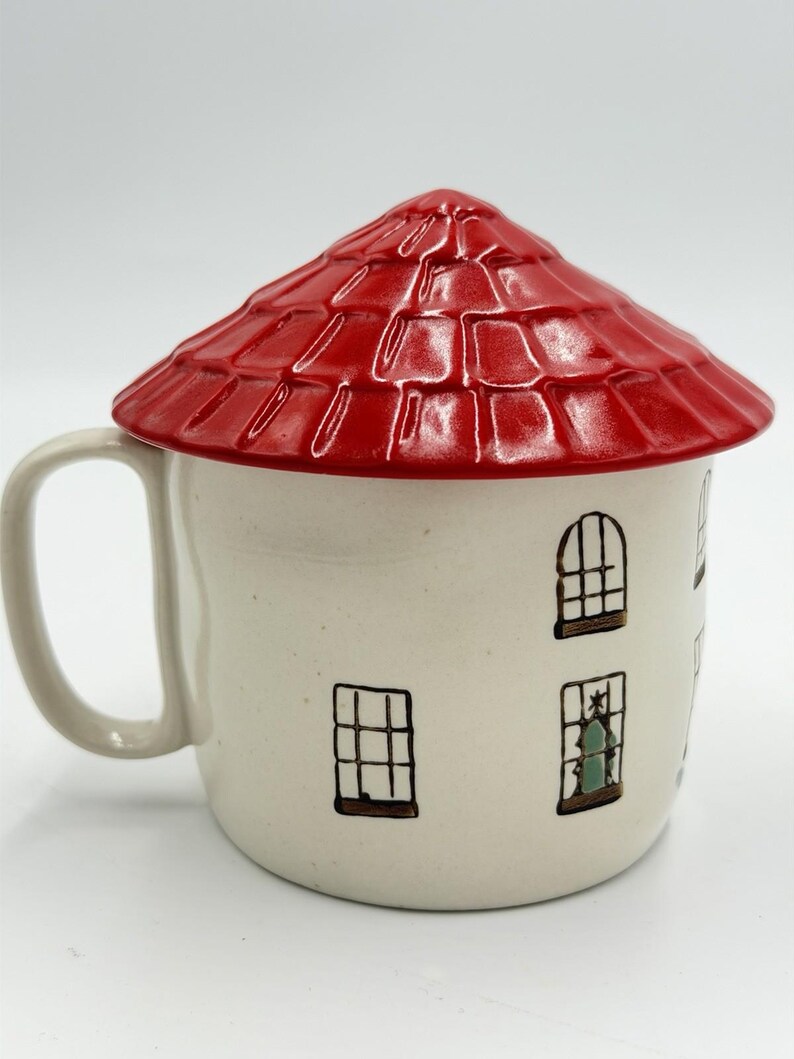 Anthropologie Cozy Home Red Village Rooftop Lid Christmas Coffee Tea Mug Rare image 4