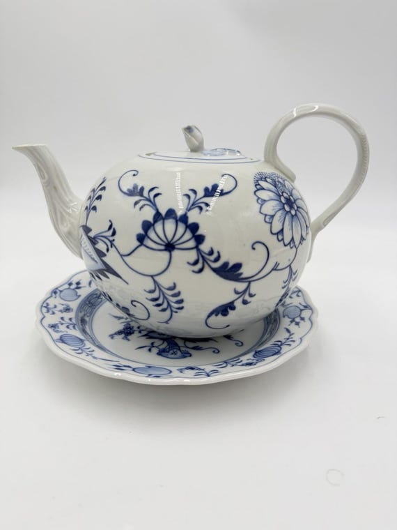 Antique Meissen Porcelain Blue Onion Teapot & Saucer Pot Germany