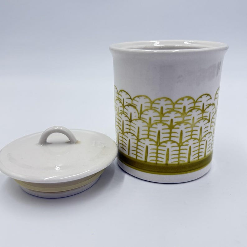 Recipiente de mesa con tapa de cerámica amarilla de 4,5" de Anthropologie Nature imagen 8
