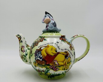 Limited Edition Disney Showcase Collection Santa Pooh Teapot 