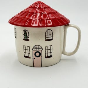 Anthropologie Cozy Home Red Village Rooftop Lid Christmas Coffee Tea Mug Rare image 2