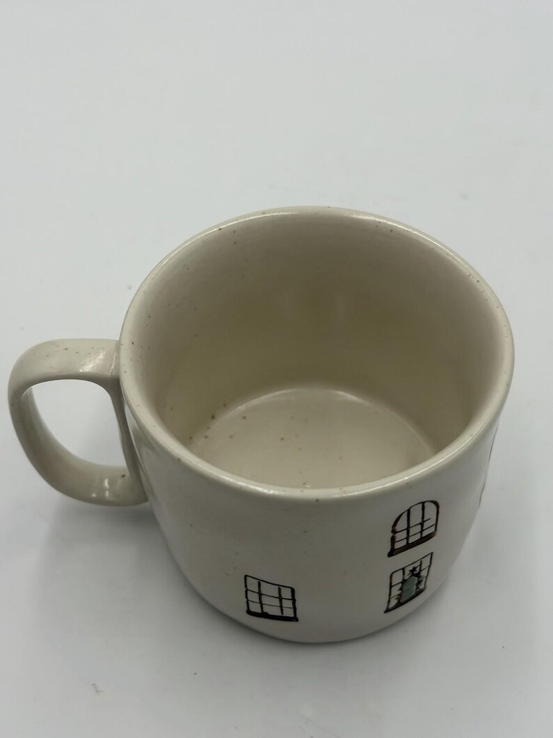 Anthropologie Cozy Home Red Village Rooftop Lid Christmas Coffee Tea Mug Rare image 6