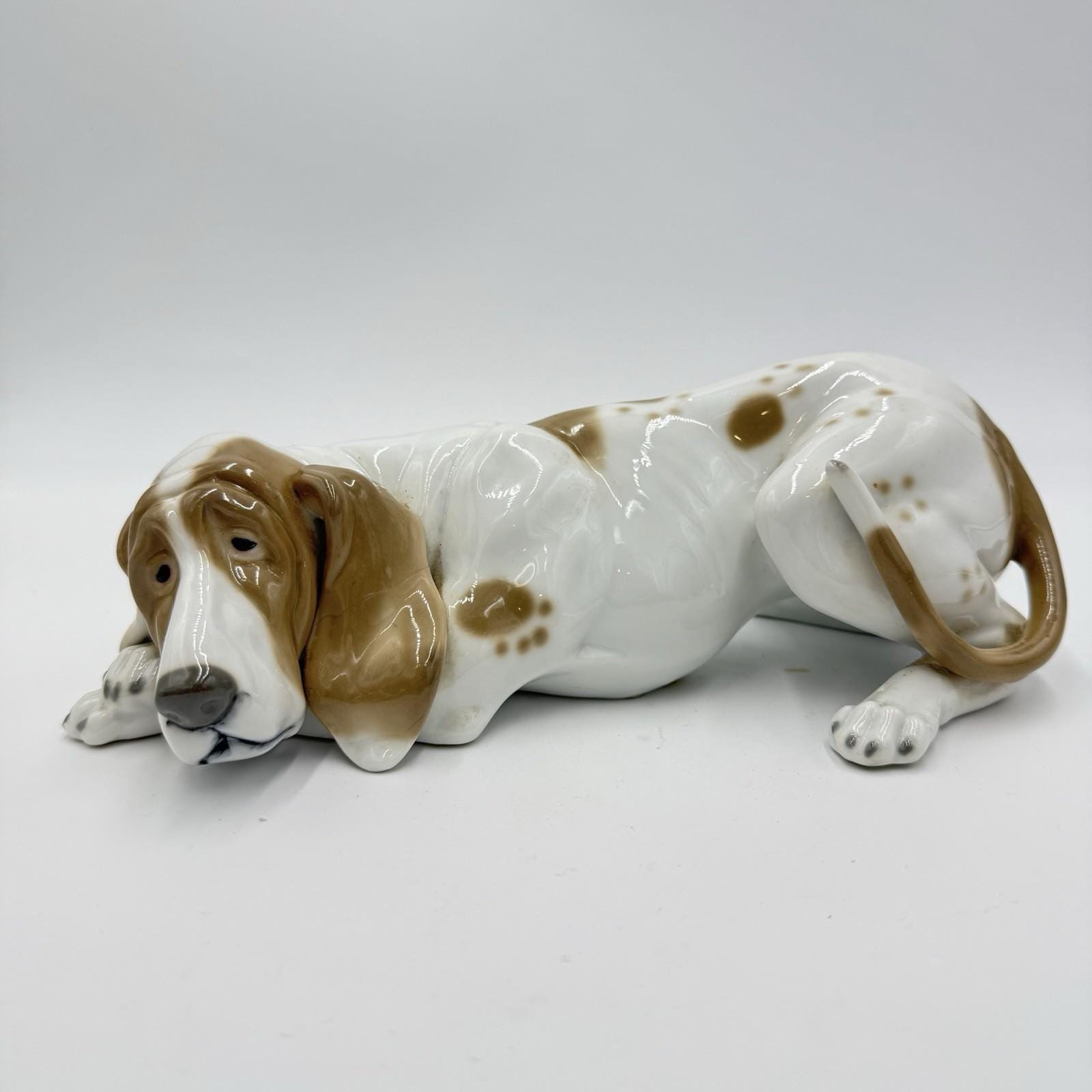 Museo First Edition Porcelain Large Bloodhound Hound Dog by Mann