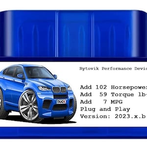 Puede incluir: Un dispositivo azul con una imagen de un coche de dibujos animados y texto que dice "Rytovik Performance Device", "Add 102 Horsepower", "Add 59 Torque lb-ft", "Add 7 MPG", "Plug and Play", y "Version: 2023.x.b.7".