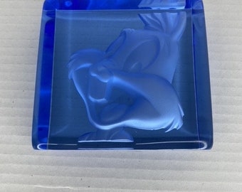 Vintage Warner Brothers Bugs Bunny Paper Weight. Paper weight is number 0585/2500, Is new in original box.
