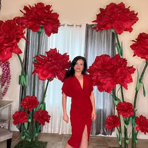 Carnation flower arrangement, Giant Flowers, Large Flower, Giant Paper Flowers, big flowers, wedding decor, flower backdrop, selfie stations