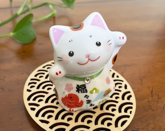 Japanese Maneki Neko Lucky Cat Figurine: Good Fortune Feng Shui Decor