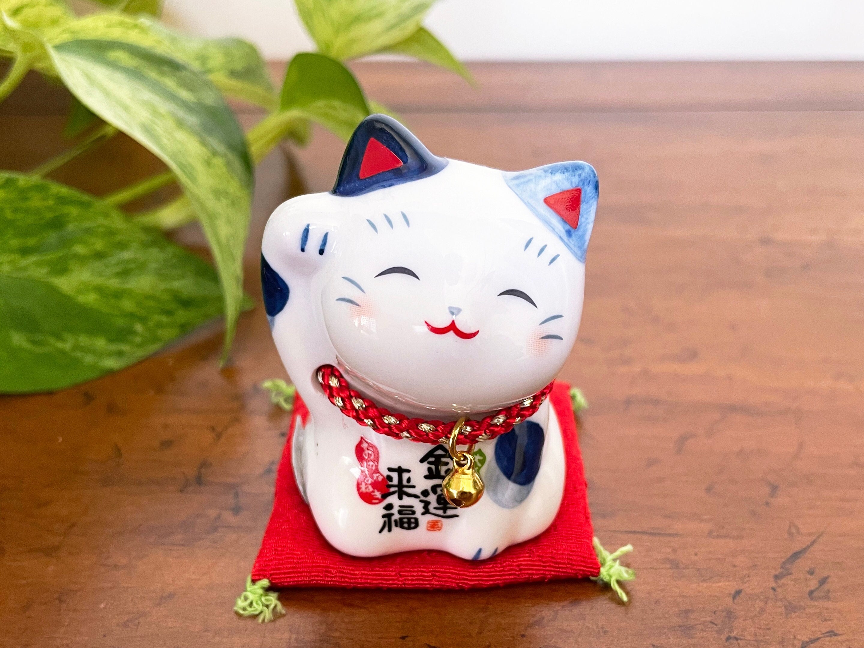 Chat porte-bonheur japonais - Chat bienvenu - En céramique - Pour la maison,  le magasin, la voiture, le bureau, la chance - Noir : : Maison