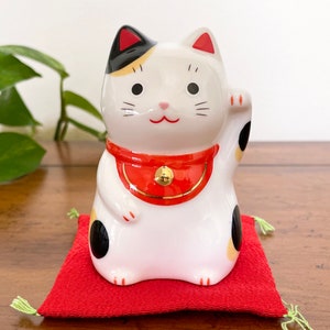 Japanese Lucky Cat Statue, Maneki Neko Figurine, Beckoning Waving Cat For Happiness and Good Luck, Feng Shui Cat, Good Fortune, Kawaii Gifts