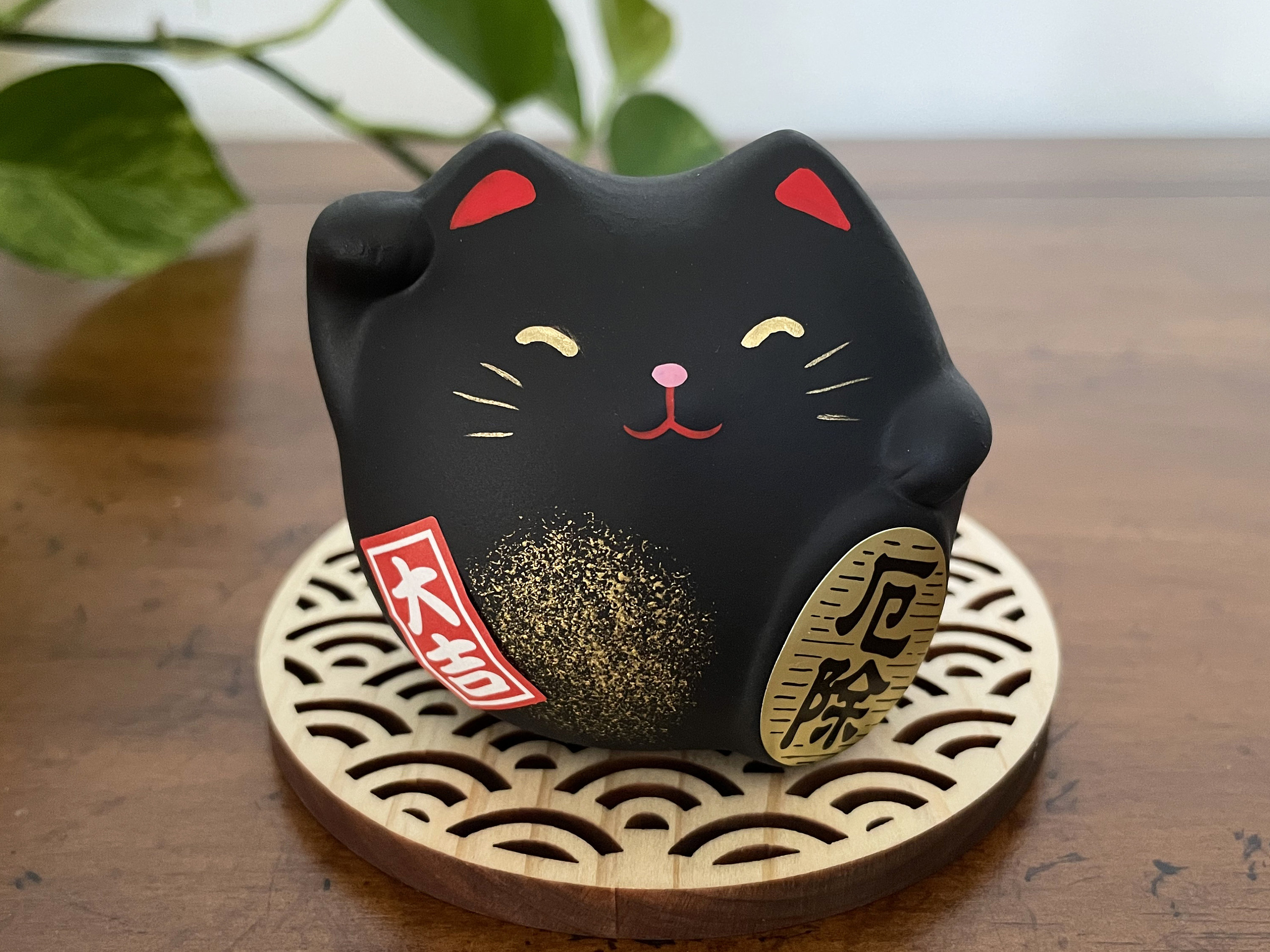 Black Japanese Lucky Cat Statue Maneki Neko Beckoning Waving Cat for Happiness and Good Luck Feng Shui Cat Kawaii Omamori Made in Japan Etsy UK
