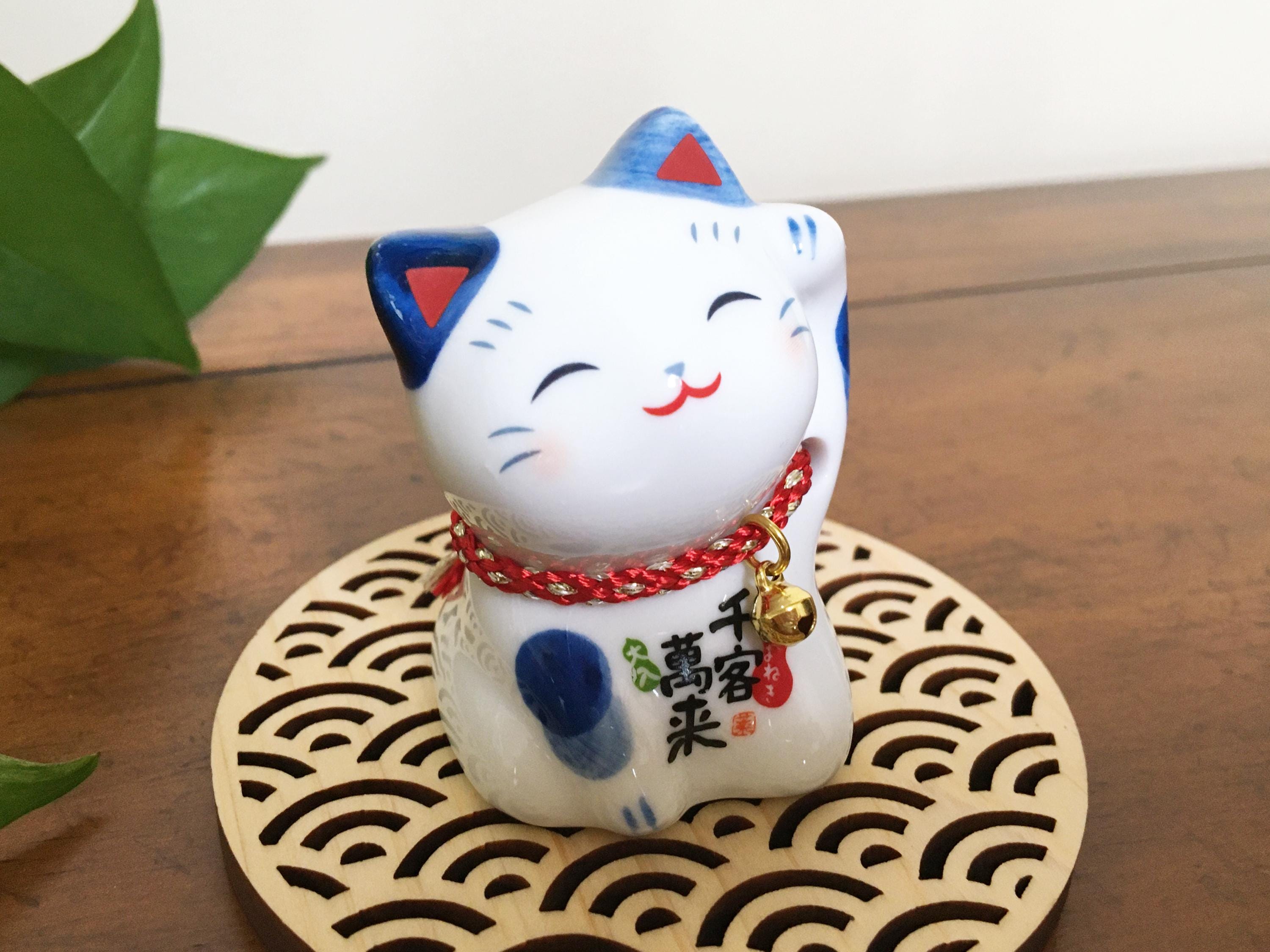Japanese Maneki Neko Lucky Cat Statue: Good Fortune Feng Shui