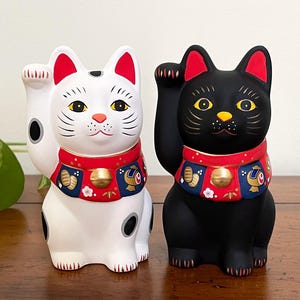 Handcrafted Maneki Neko Lucky Cat Statue: Japanese Feng Shui Decor
