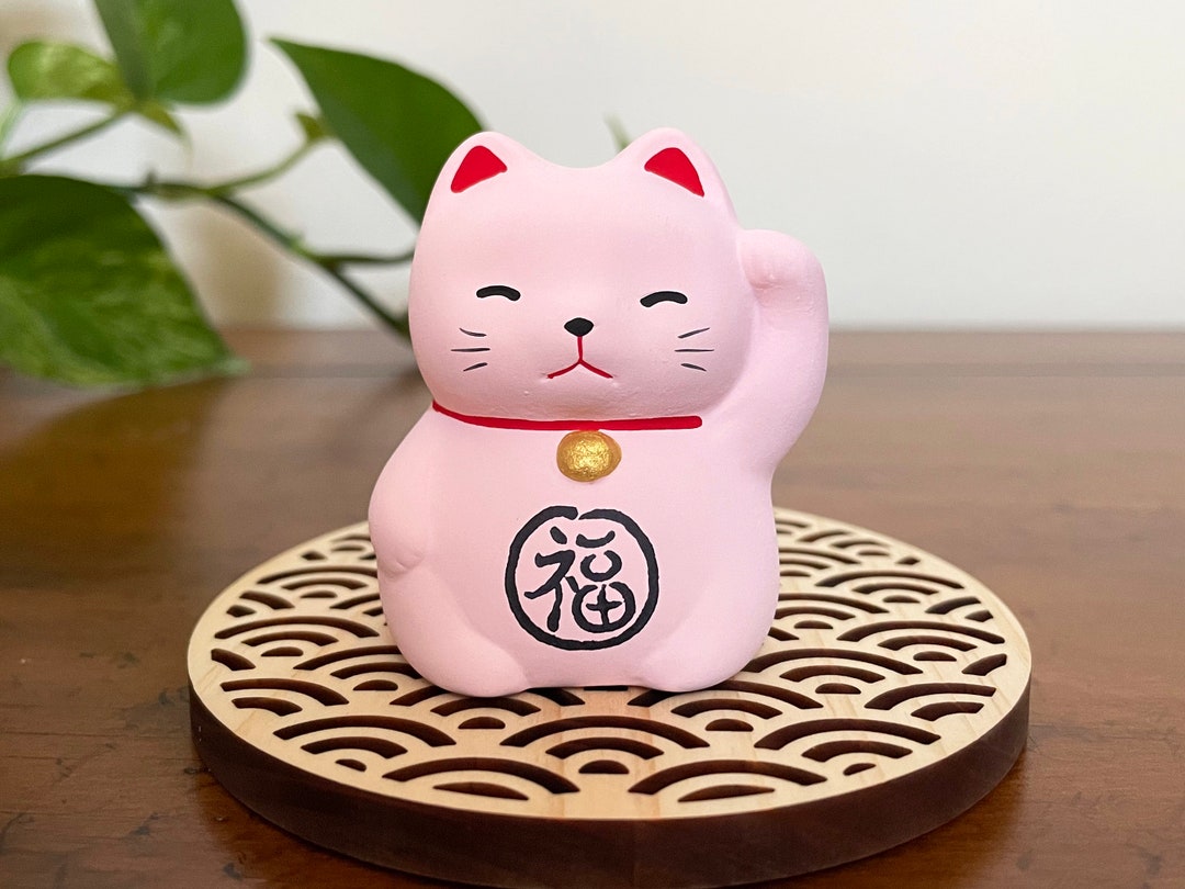 96【希少ピンク】瀬戸焼 小槌招き猫 左手 15cm / Maneki Neko Pink Maneki Neko Statue, Japanese Lucky Cat, Desk Decor, Made in