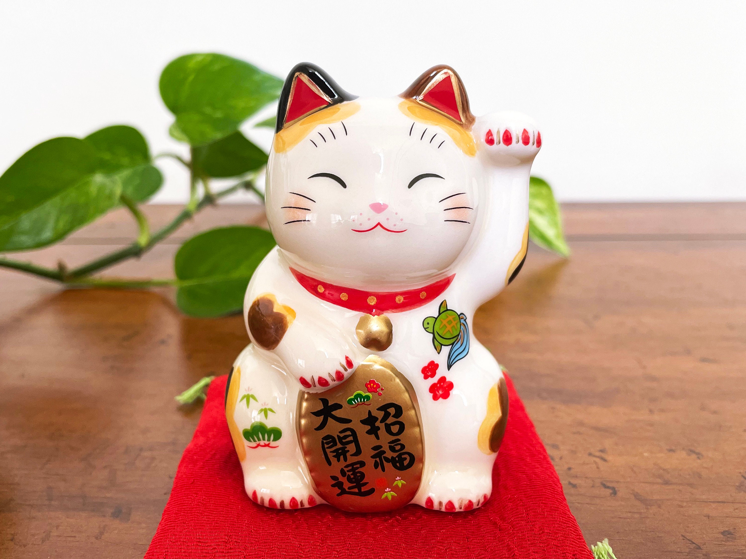 Japanese Lucky Cat Statue: Maneki Neko, Good Fortune Figurine - Etsy