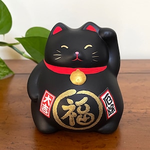 Black Maneki Neko Lucky Cat Statue: Japanese Feng Shui Decor