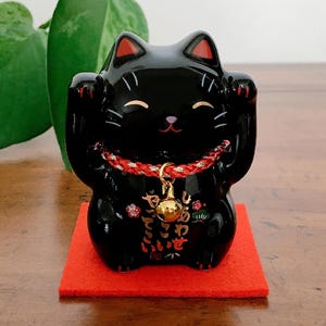 Japanese Lucky Cat Statue Maneki Neko, Beckoning Waving Cat For Happiness and Good Luck, Feng Shui Cat, Good Fortune, Japan Kawaii Gifts, 33