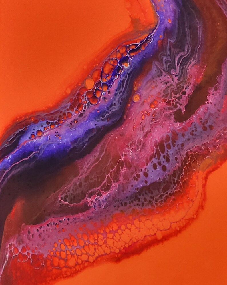Puede incluir: Pintura abstracta con colores p&uacute;rpura, rosa y naranja que se arremolinan. Los colores crean un patr&oacute;n fluido y org&aacute;nico.
