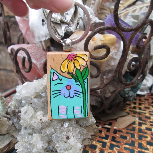 Hand-painted Keychain featuring a kitty cat and a daisy, painted 2" keychain, adorable keychain, cute keychain gift, cat person key chain