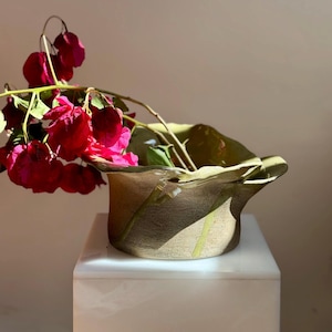 Small Sculptural Ikebana Vase, Handmade Ikebana Vase, Modern Ceramic Vase, Home Objects, Organic Look Pottery, D&#39;Earth Pottery, Wabi Sabi