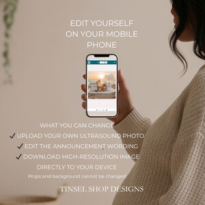 Peut inclure: Un smartphone affiche une sc&egrave;ne de plage avec un panneau et des ballons. Le texte "EDIT YOURSELF ON YOUR MOBILE PHONE" est visible. Les fonctionnalit&eacute;s incluent le t&eacute;l&eacute;chargement d'une photo d'&eacute;chographie, la modification du texte et le t&eacute;l&eacute;chargement d'une image haute r&eacute;solution. TINSEL SHOP DESIGNS.