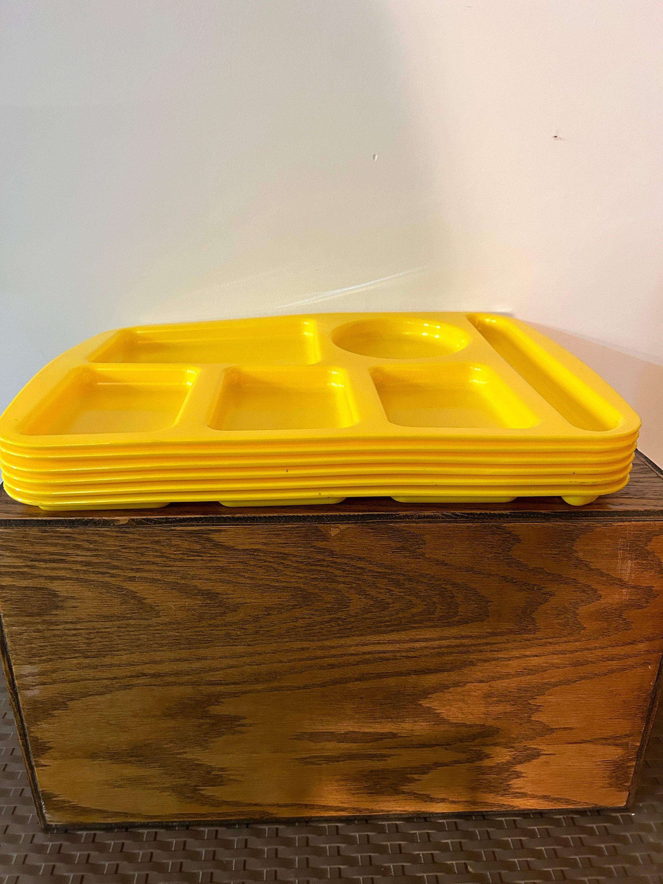 Vintage Vollrath USA Stackable School Lunch Cafeteria Trays 14x10 YELLOW  Set 2