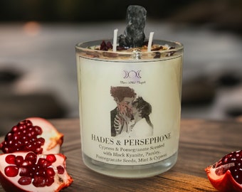 Candela Ade e Persefone: profumata al melograno e cipresso, cianite nera - cera di soia da 10 oz